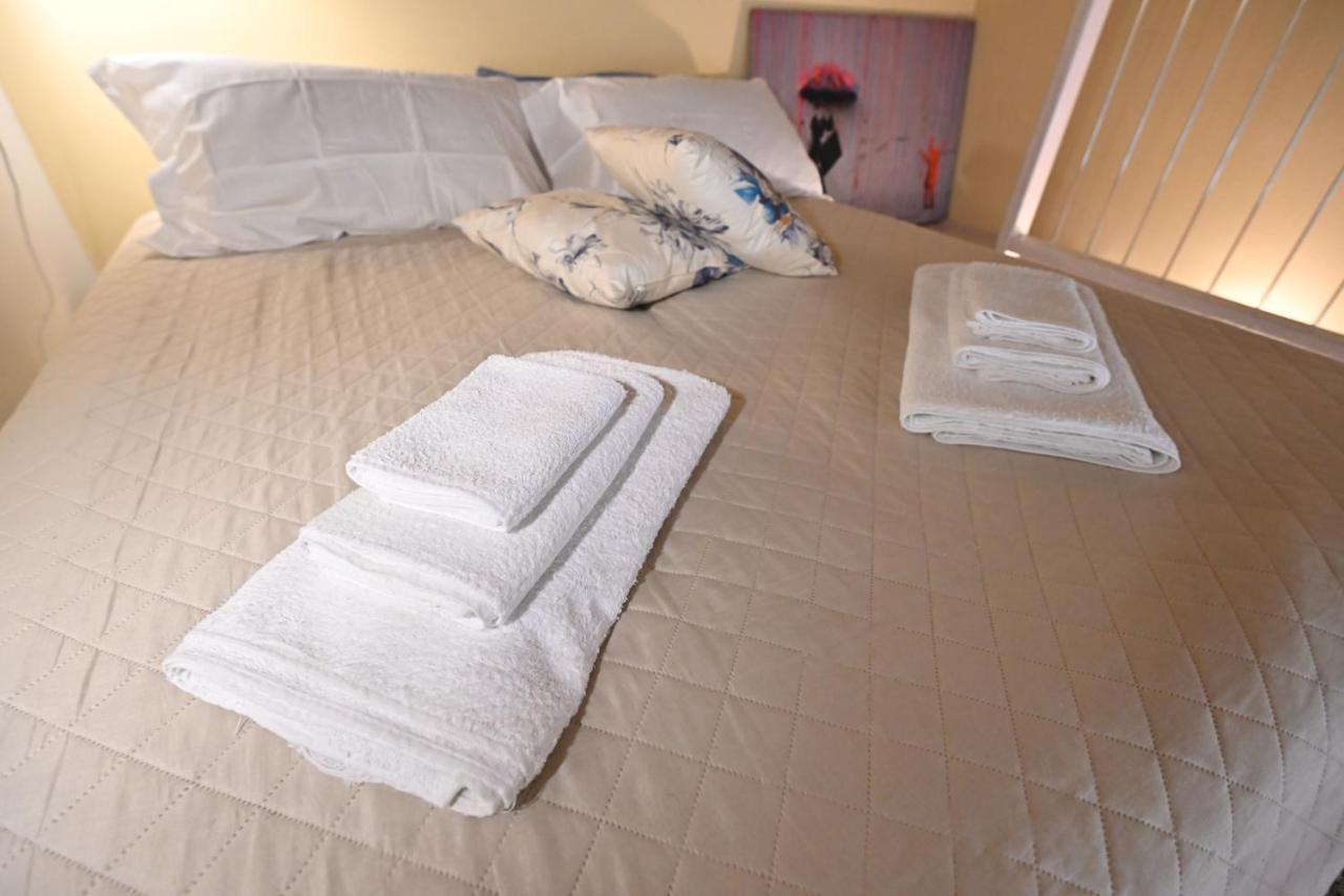 Aura Loving Home Con 4 Posti Letto, Cucina Completa, Terrazzo Ed Un Grande Parco Verde Serravalle d'Asti Exterior foto