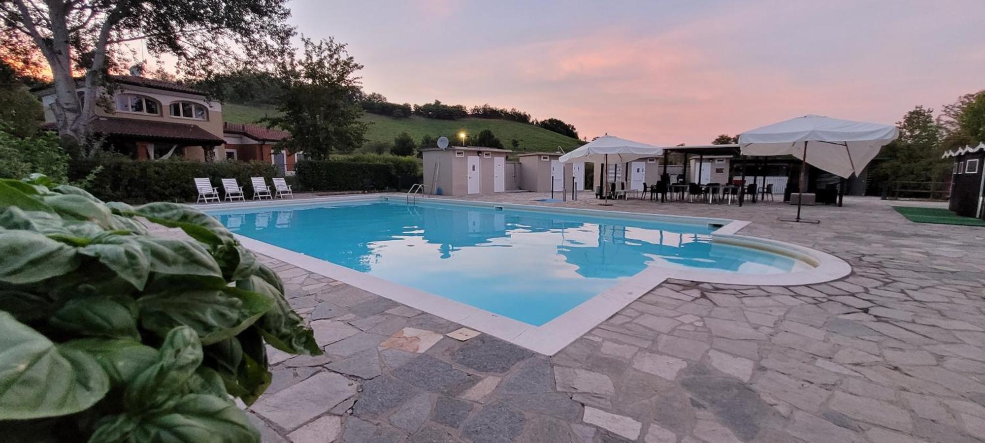 Aura Loving Home Con 4 Posti Letto, Cucina Completa, Terrazzo Ed Un Grande Parco Verde Serravalle d'Asti Exterior foto