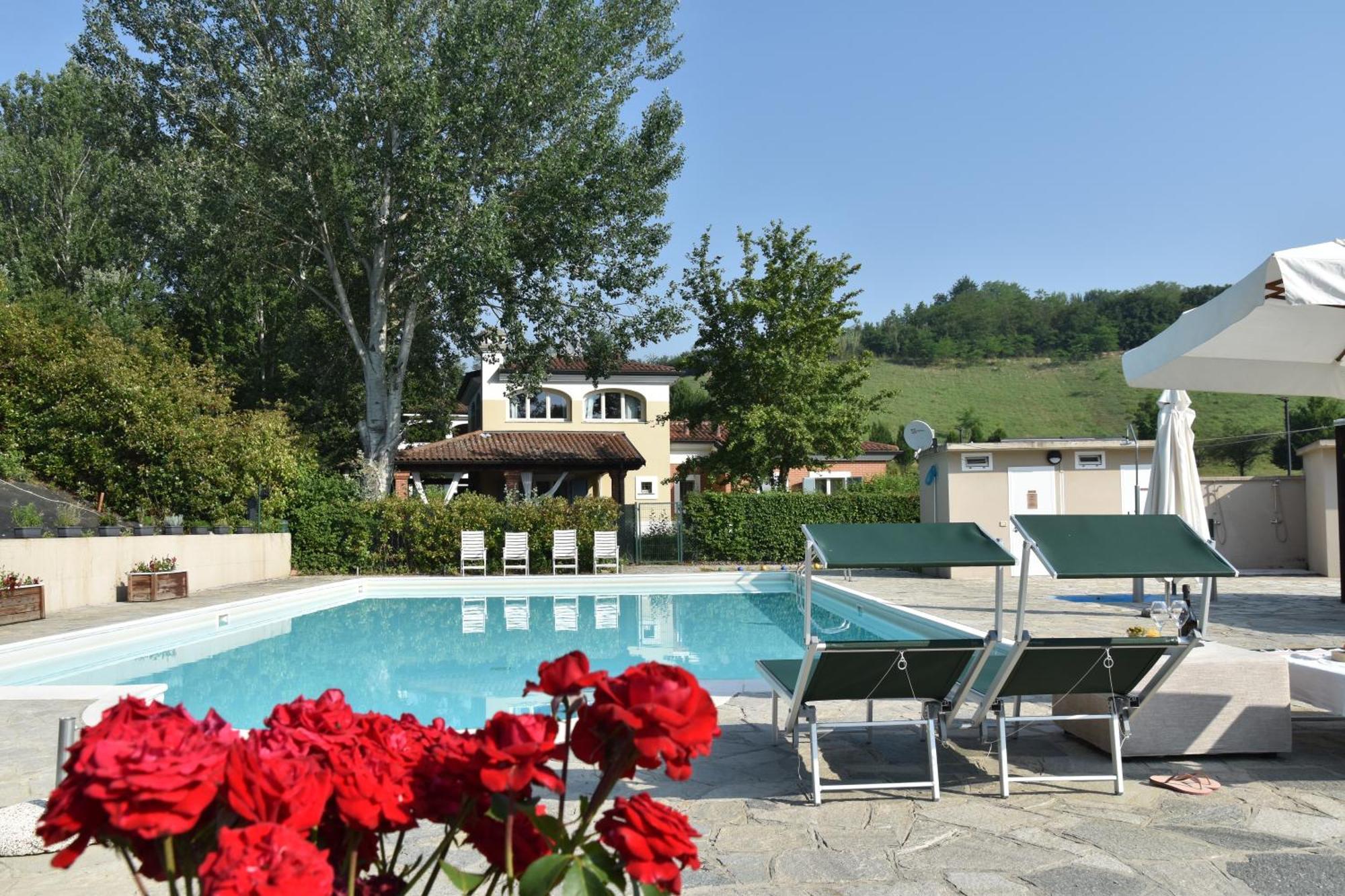 Aura Loving Home Con 4 Posti Letto, Cucina Completa, Terrazzo Ed Un Grande Parco Verde Serravalle d'Asti Exterior foto